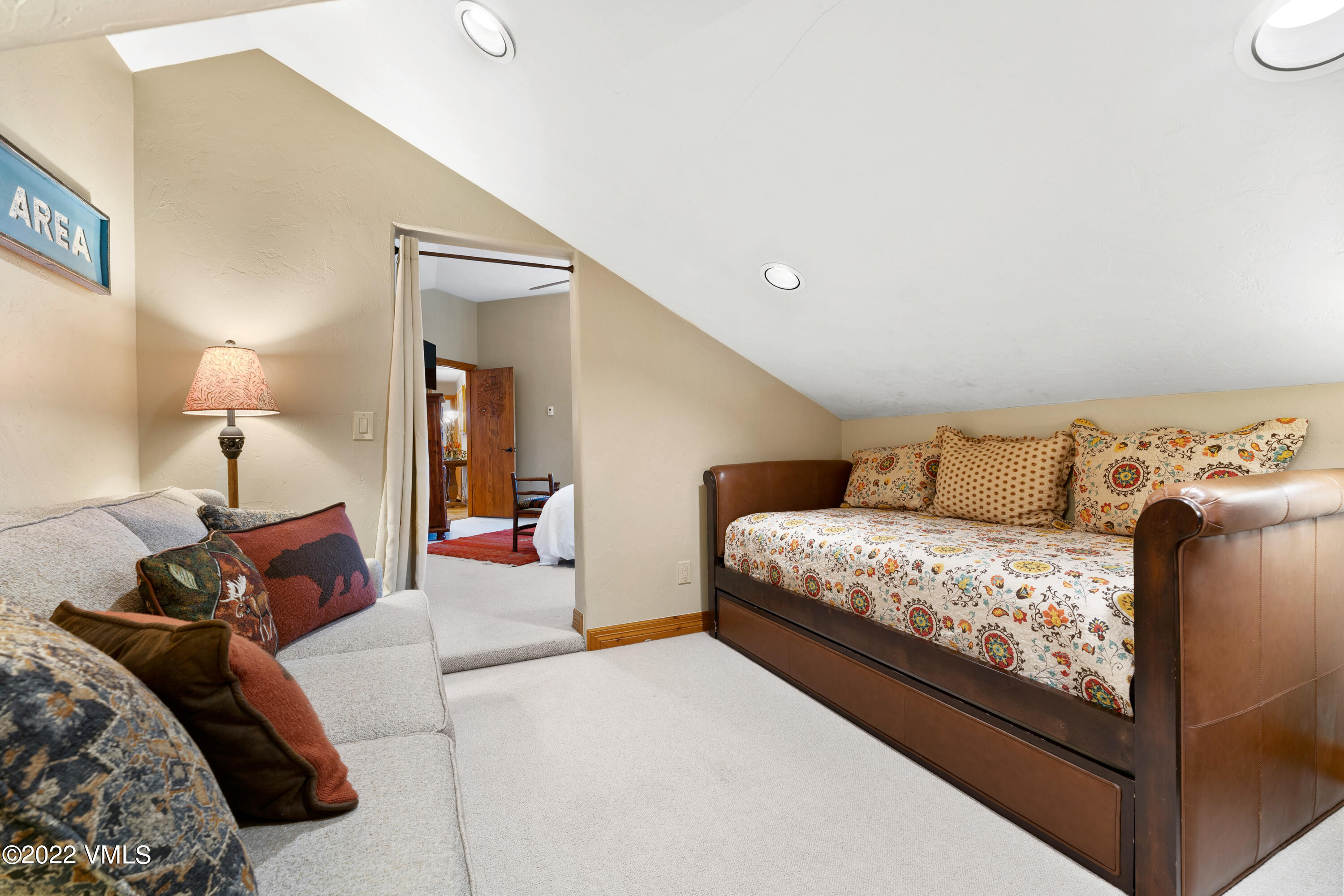 254 Arrowhead Drive, Unit B Edwards, CO 81632 - Photo 37 of 45 a bedroom with a bed and a lamp