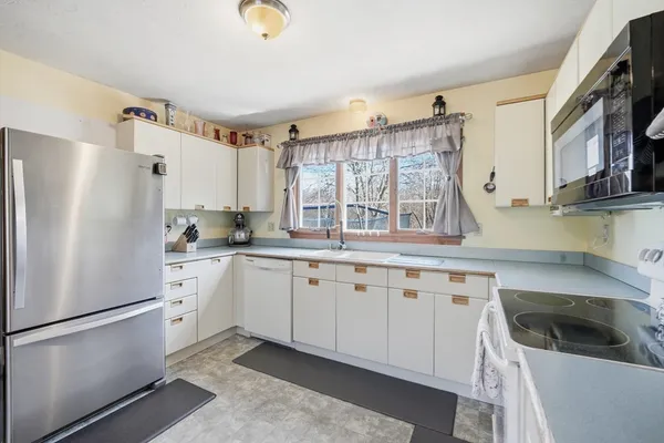 $449,900 | 284 Warren Road, Brimfield, MA 01010