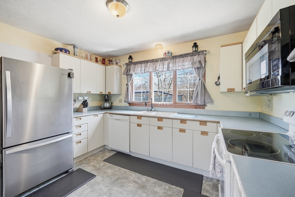 284 Warren Road Brimfield, MA 01010 - Photo 14 of 37