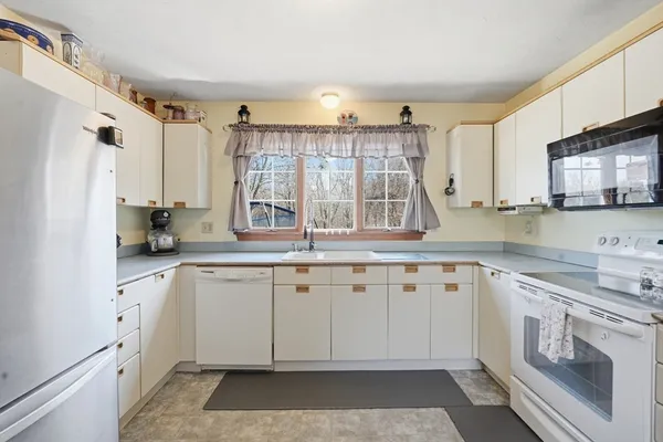 $449,900 | 284 Warren Road, Brimfield, MA 01010