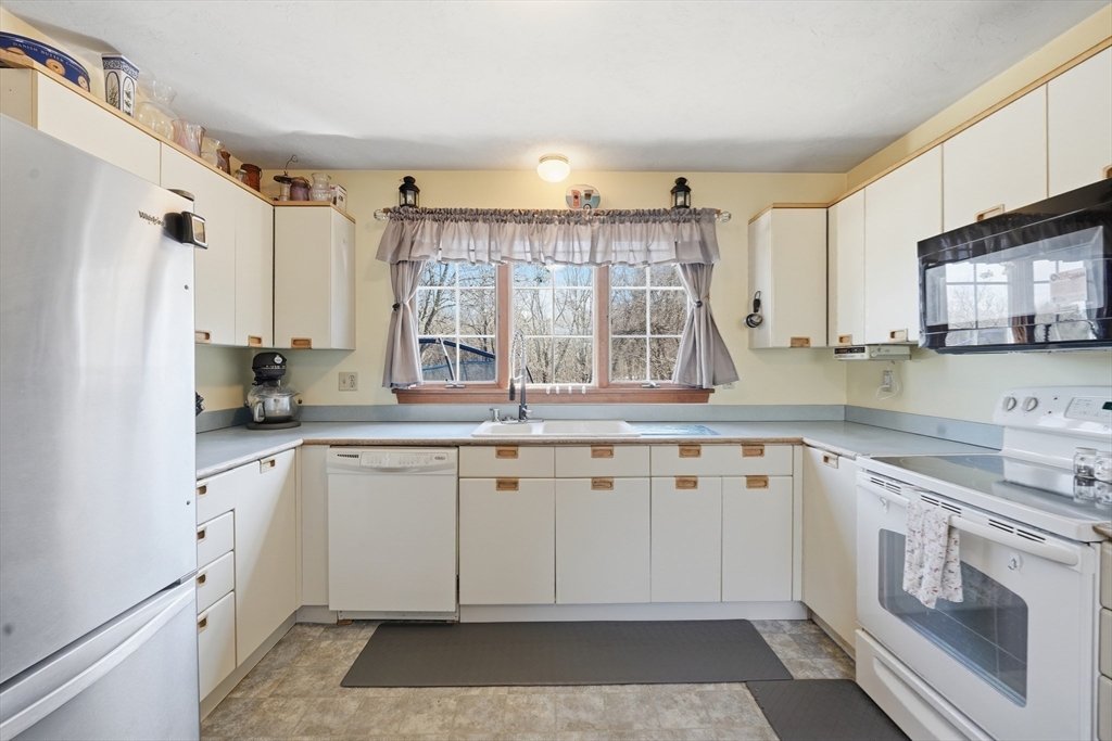 284 Warren Road Brimfield, MA 01010 - Photo 15 of 37