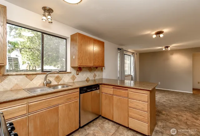 $3,700 | 3223 South 372nd Street, Auburn, WA 98001