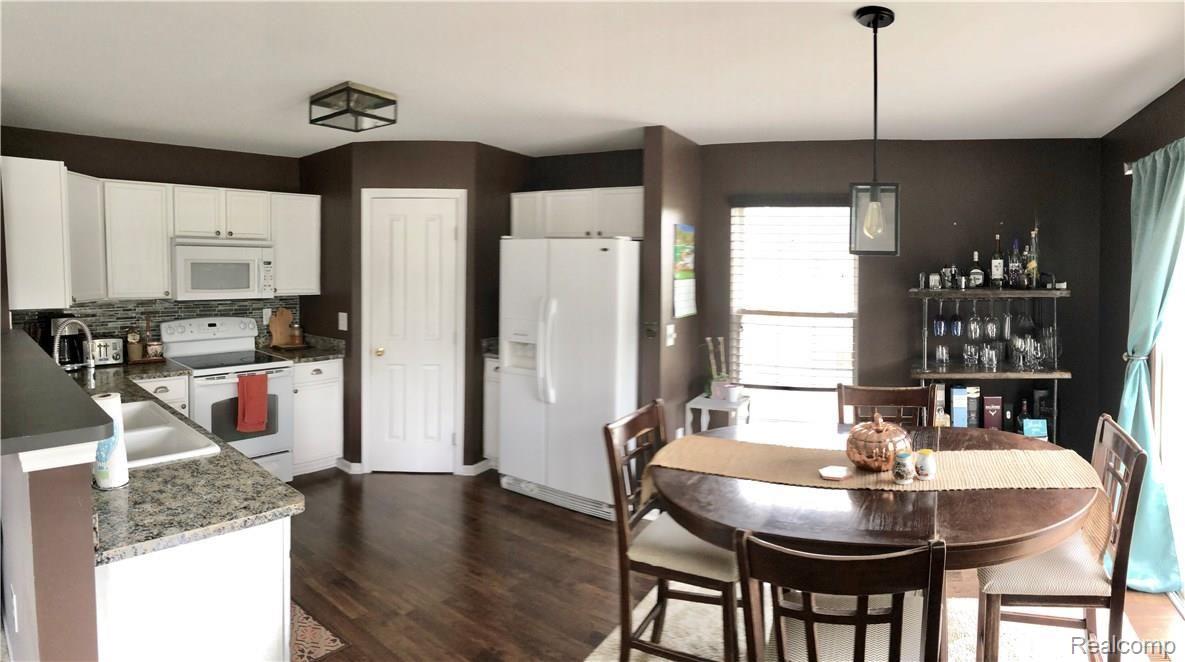 4312 Hampton Ridge Boulevard Howell, MI 48843 - Photo 4 of 16 IMG_E1592.JPG