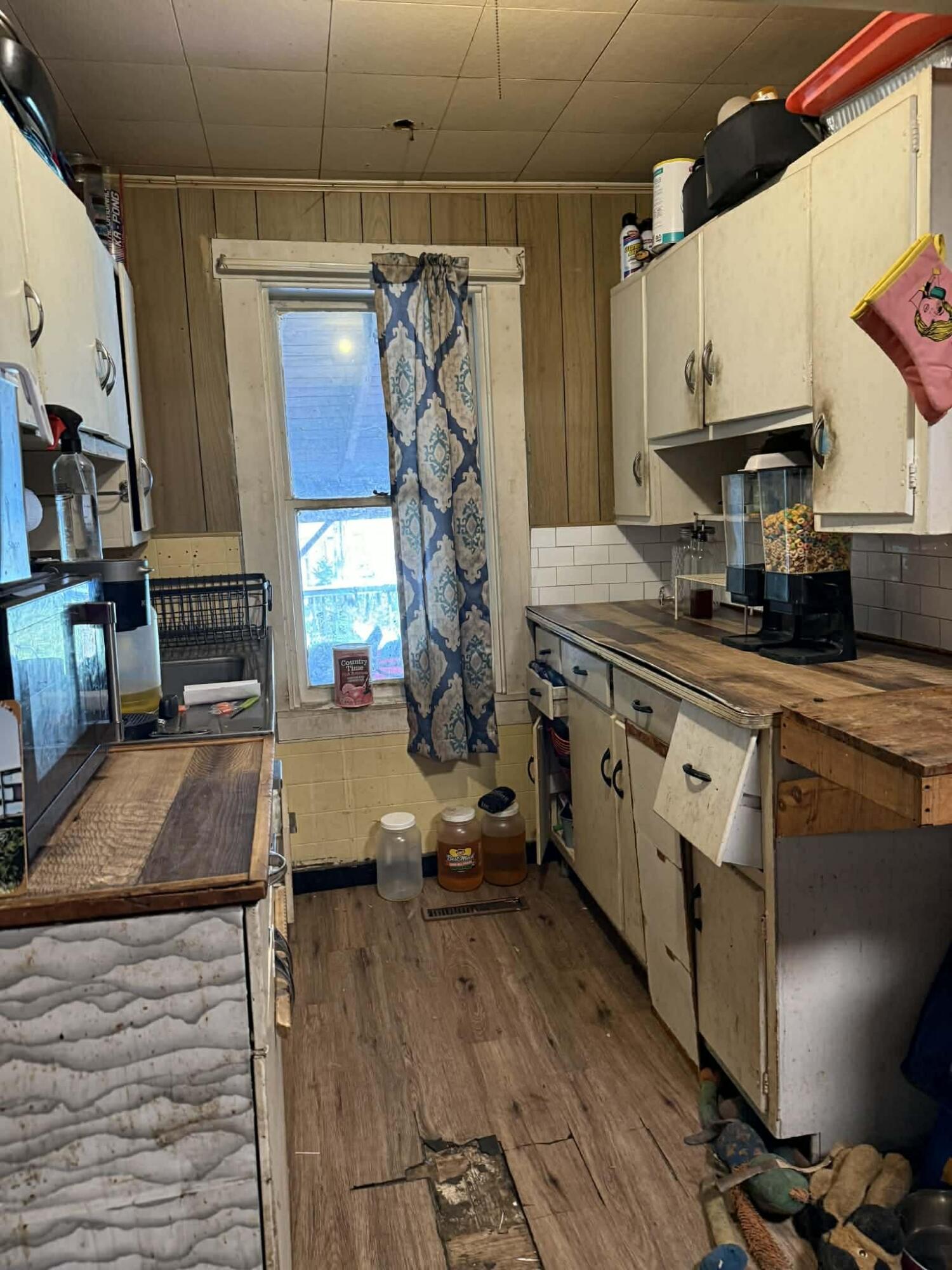 350 Main Street Bingham, ME 04920 - Photo 3 of 15 kitchen