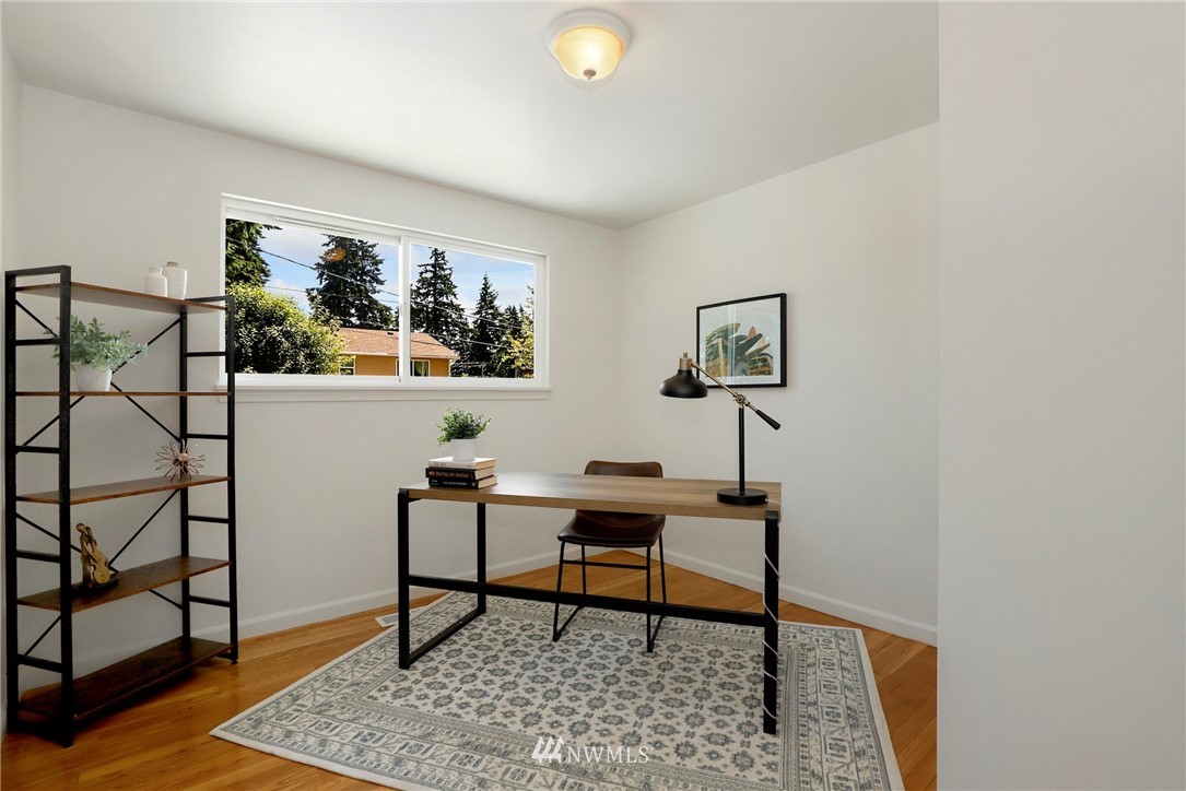7704 220th Street Southwest Edmonds, WA 98026 - Photo 14 of 26 Gallery Image 14