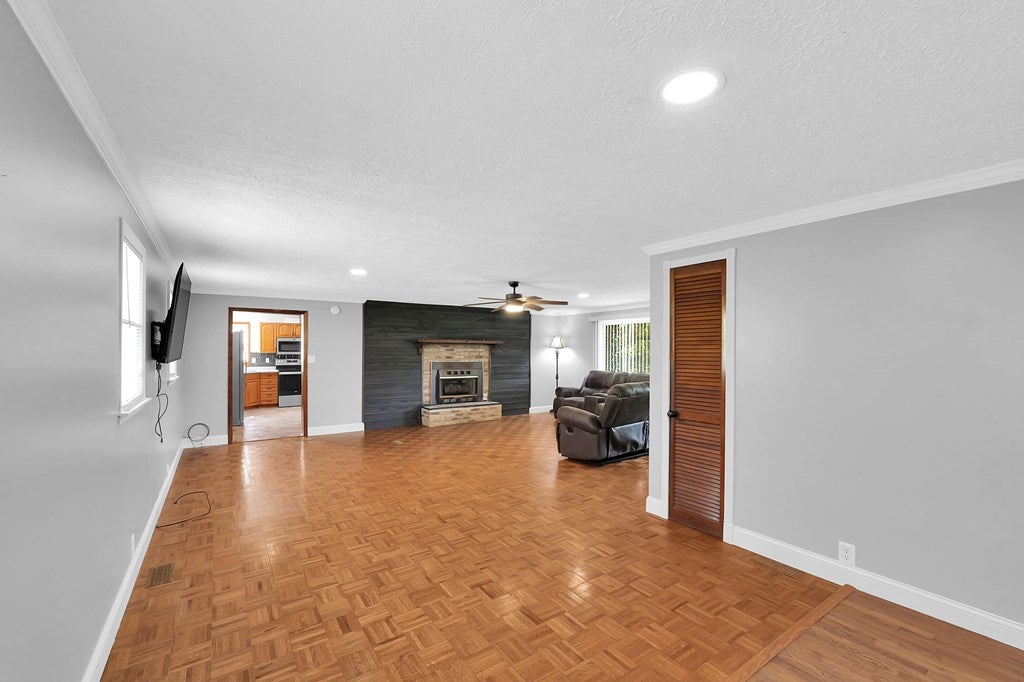 944 Spring Hill Road Cedar Bluff, VA 24609 - Photo 10 of 40 Gallery Image 10