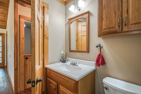 a view of a livingroom with furniture window and outside view