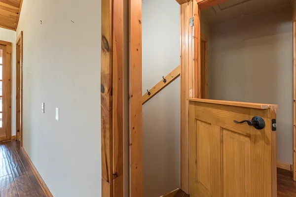 a view of an entryway with livingroom