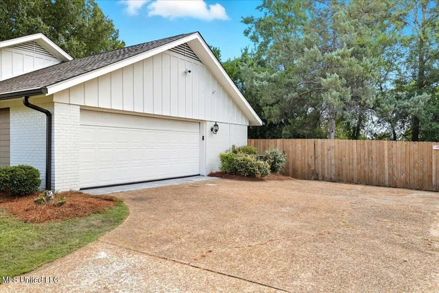 $449,900 | 143 Rolling Meadows Drive, Jackson, MS 39211