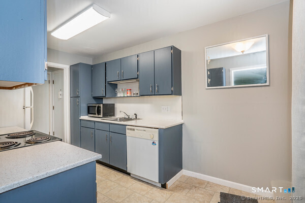 38 Library Lane, Unit 38 Simsbury, CT 06070 - Photo 5 of 17 kitchen