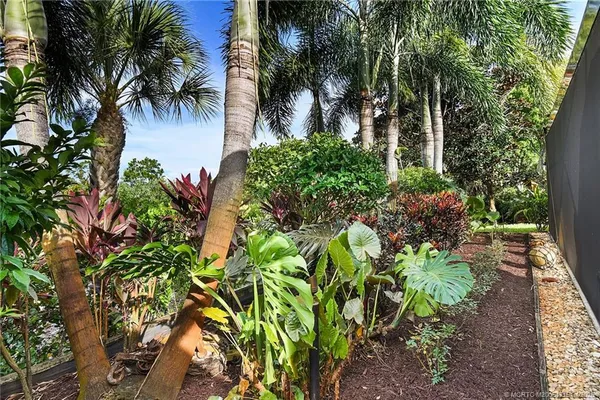 $1,430,000 | 221 Southwest Lake Rush Court, Palm City, FL 34990