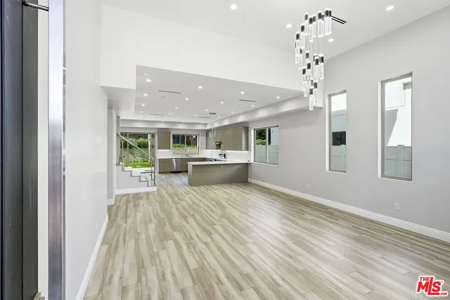 $10,000 | 6717 Sunnyslope Avenue, Van Nuys, CA 91401