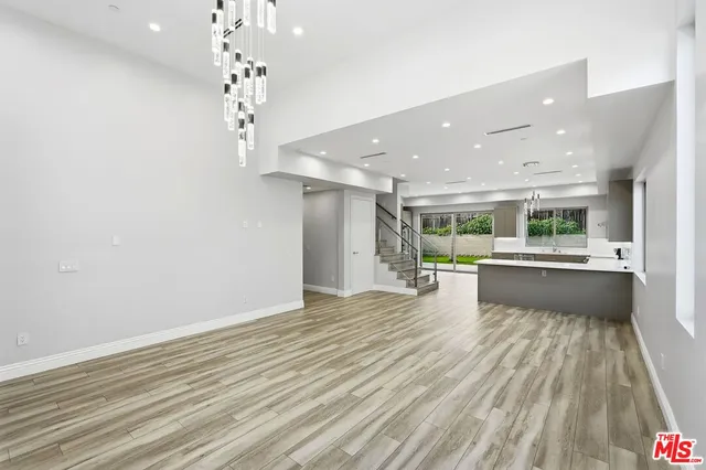 $10,000 | 6717 Sunnyslope Avenue, Van Nuys, CA 91401