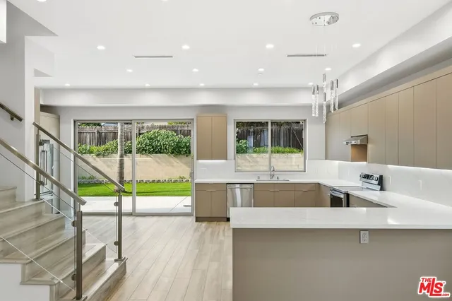 $10,000 | 6717 Sunnyslope Avenue, Van Nuys, CA 91401