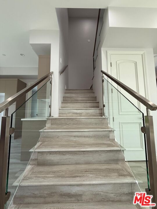 6717 Sunnyslope Avenue Van Nuys, CA 91401 - Photo 16 of 43 a view of entryway