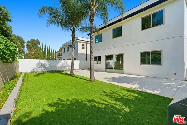 a view of a back yard of the house