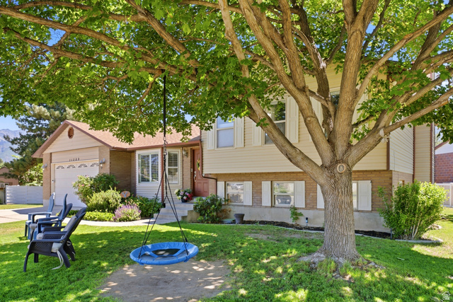 11209 Christopher Circle Sandy, UT 84092 - Photo 4 of 53