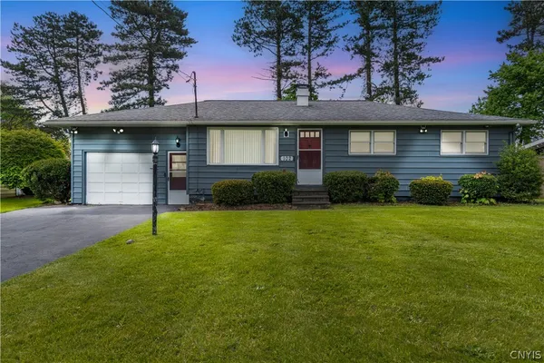 $257,000 | 102 Sherwood Lane, Salina, NY 13212