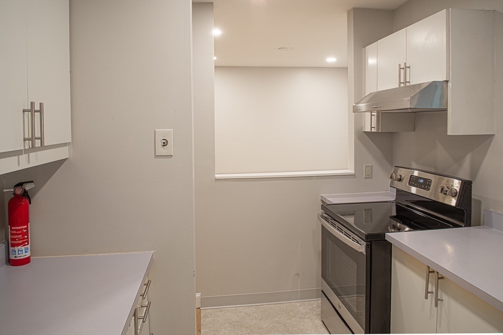 500 West Street, Unit 6 Amherst, MA 01002 - Photo 11 of 20 a kitchen that has a sink and a stove