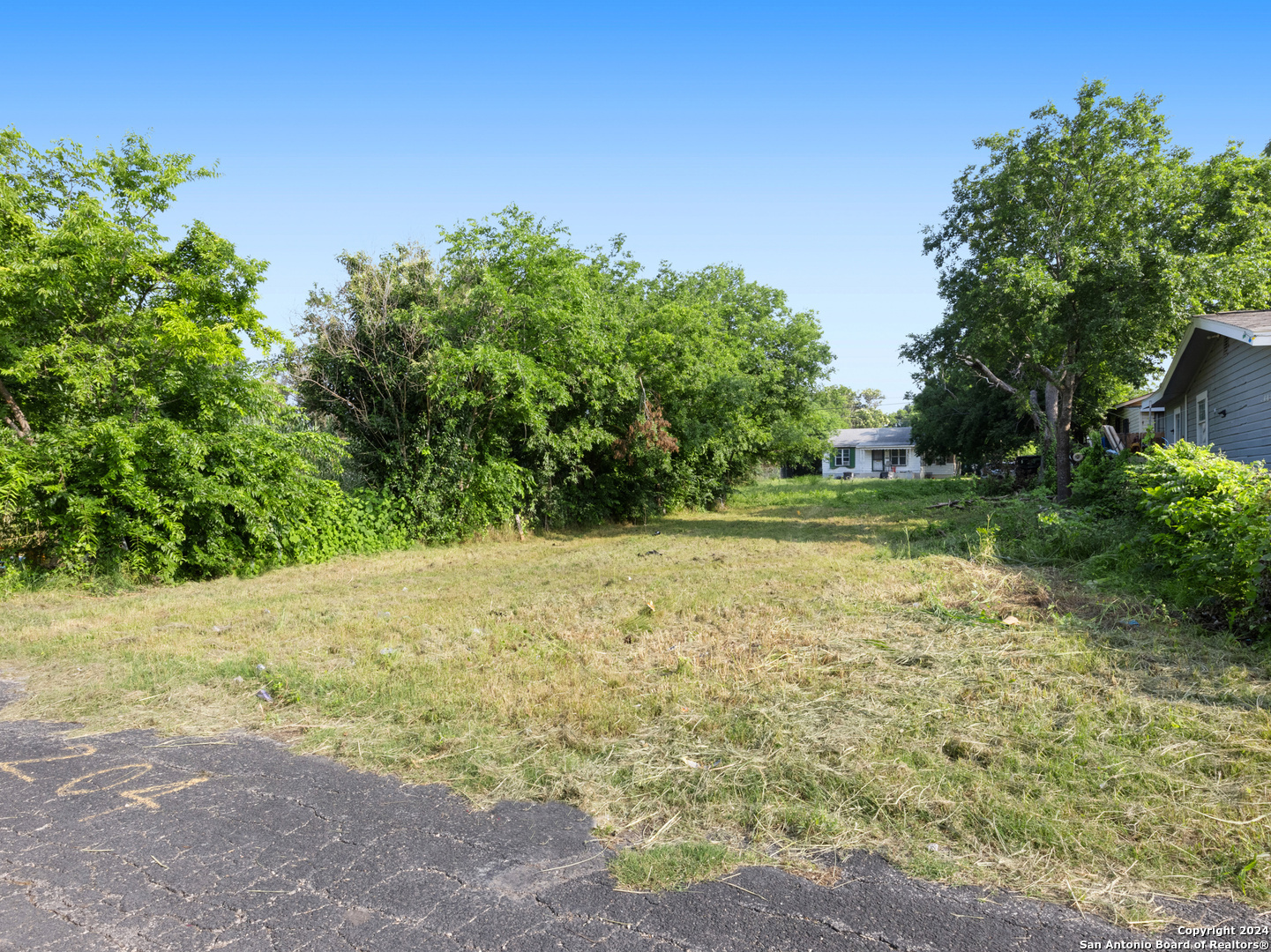 204 Orphan San Antonio, TX 78202 - Photo 2 of 15