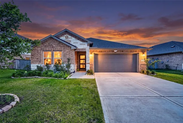 $2,350 | 6342 Buffalo Bnd Lane, Richmond, TX 77469