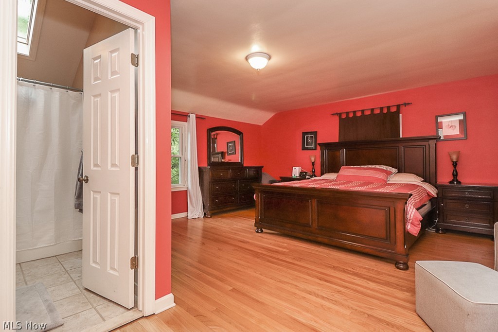 5214 East Farnhurst Road Cleveland, OH 44124 - Photo 13 of 32 The master suite feature rounded ceilings, double closets and a private master bath with skylight.