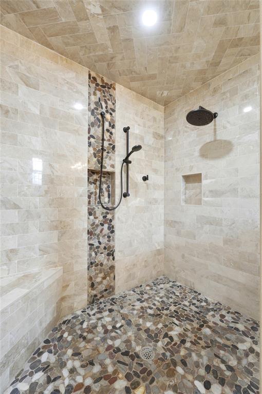 2204 Re Byrd Road Frostproof, FL 33843 - Photo 21 of 49 a bathroom with a shower
