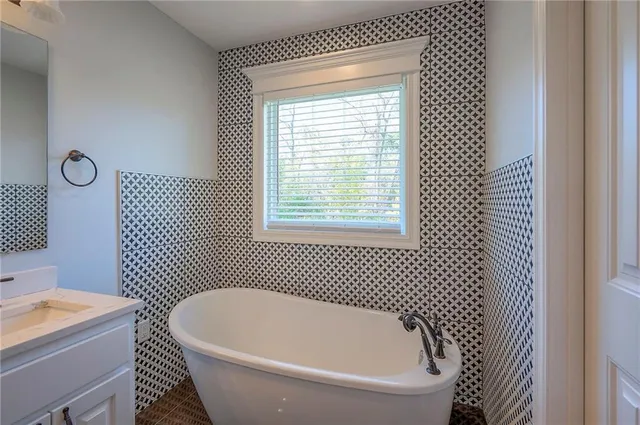 $1,100,000 | 449 North 86th Street, Kansas City, KS 66112