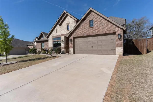 $420,000 | 145 Mockingbird Hl Drive, Joshua, TX 76058