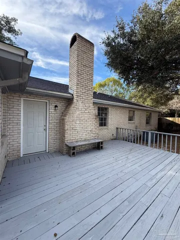 a view of a house with a backyard and a tub