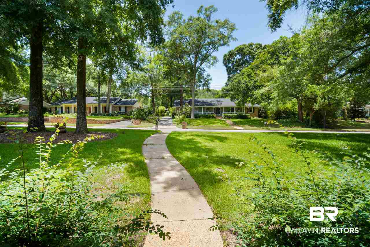 705 Spring Station Road Mobile, AL 36609 - Photo 5 of 35