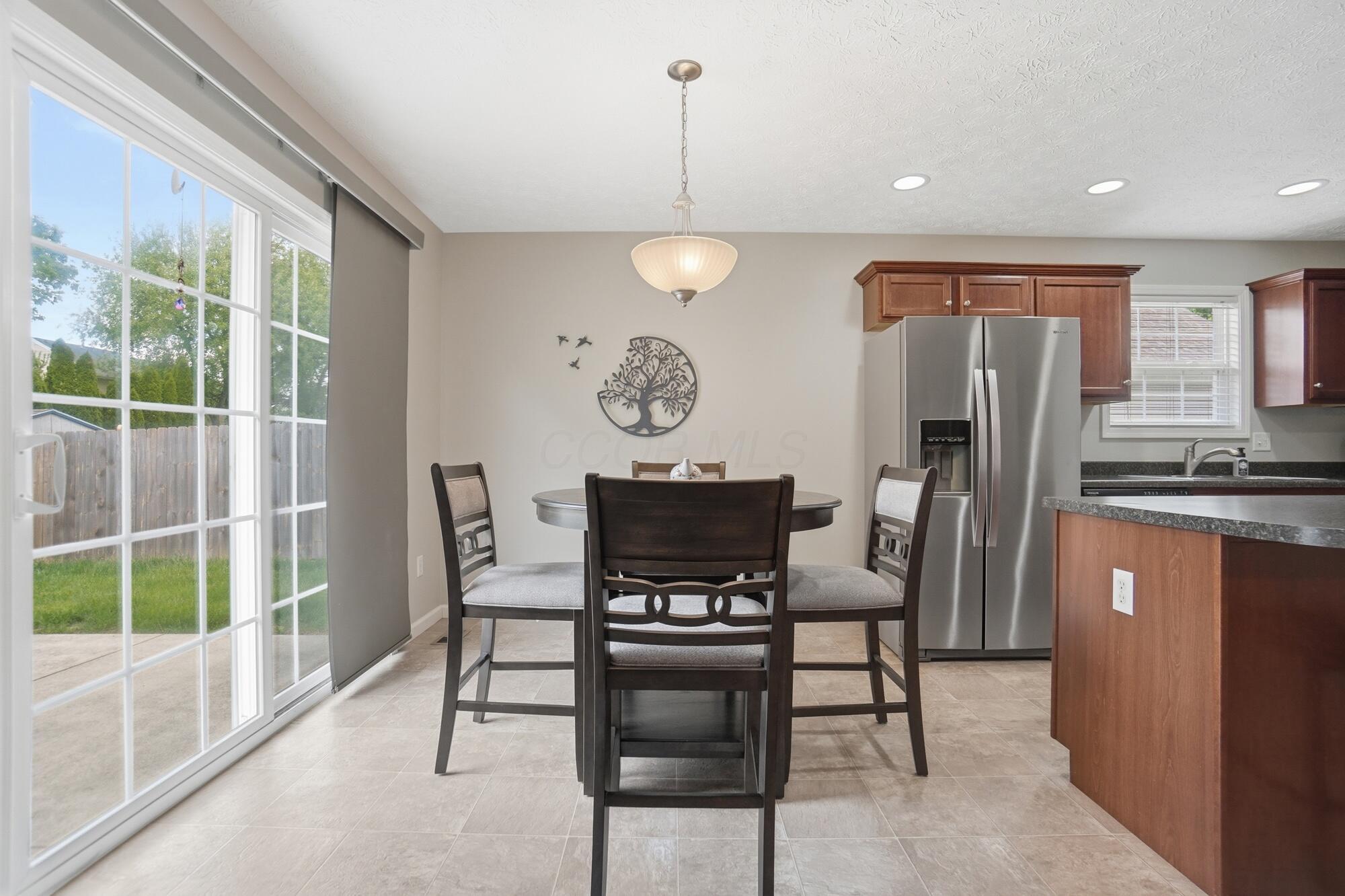 1728 Hunters Ridge Drive Troy, OH 45373 - Photo 20 of 47 Eating Space - 1728 Hunters Ridge Drive, Troy, OH 45373