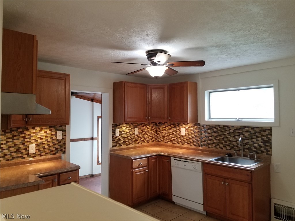 8578 Warwick Road Southeast Warren, OH 44484 - Photo 3 of 22 Gallery Image 3
