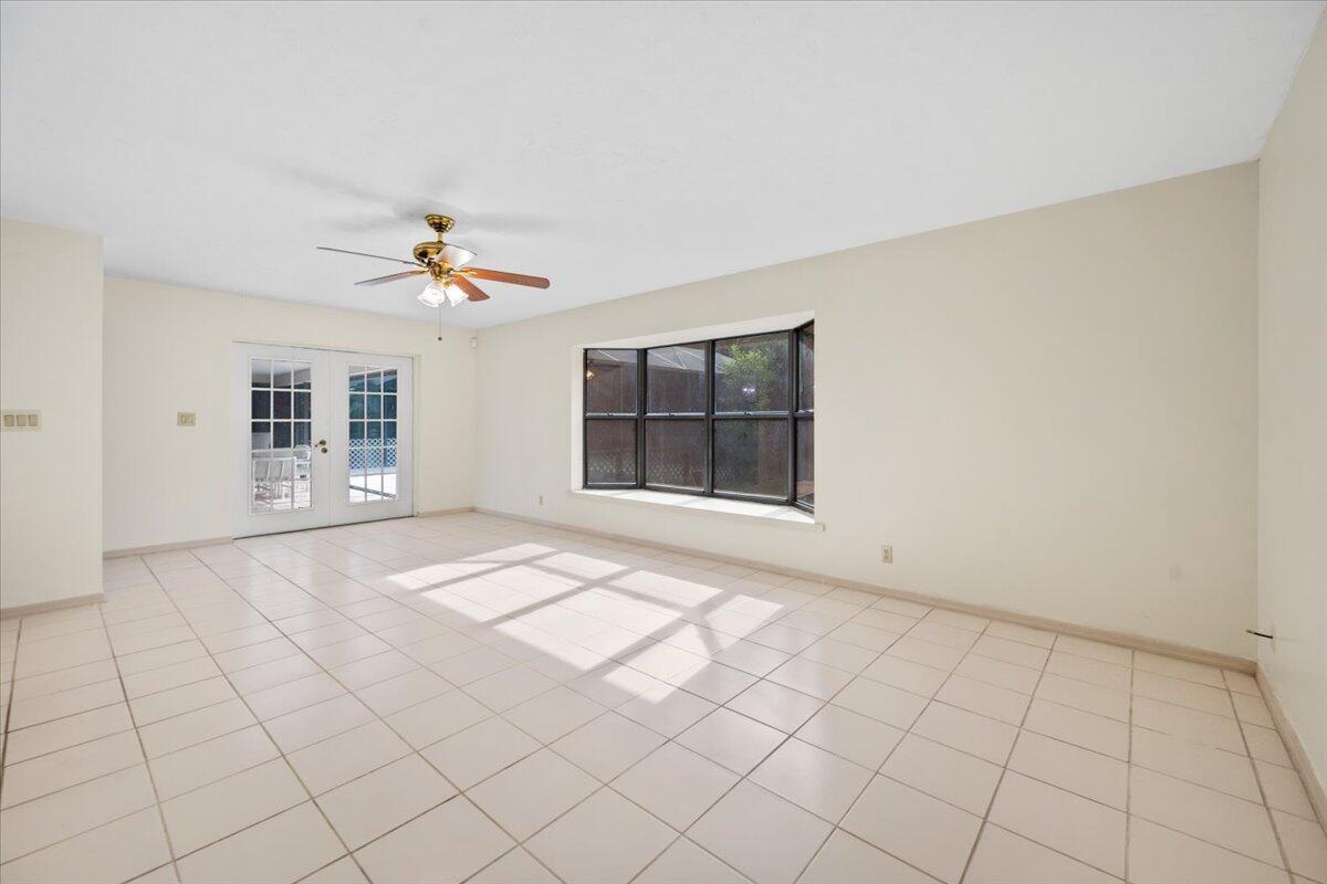 2022 Southeast Pyramid Road Port St. Lucie, FL 34952 - Photo 11 of 33 13-DSC_1909