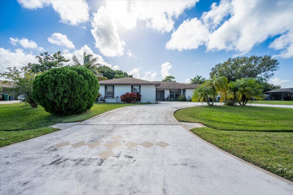 2022 Southeast Pyramid Road Port St. Lucie, FL 34952 - Photo 3 of 33 37-DSC_1805-HDR