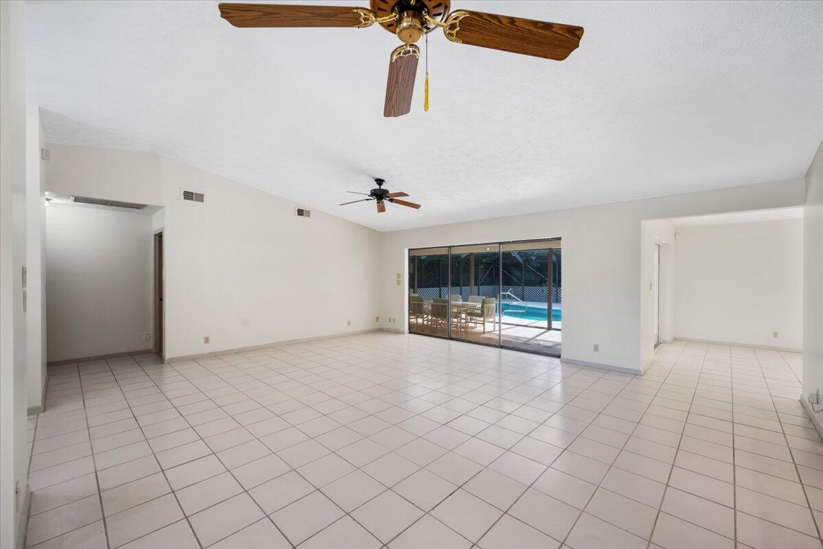 2022 Southeast Pyramid Road Port St. Lucie, FL 34952 - Photo 8 of 33 09-DSC_1897