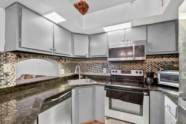 $2,000 | 4191 South 57th Avenue, Unit G, Greenacres, FL 33463