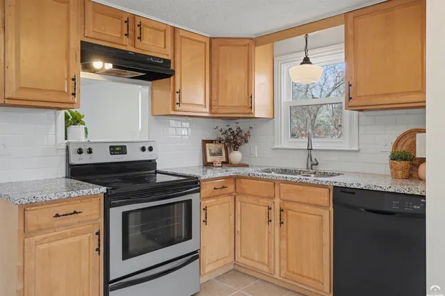 $295,000 | 700 Missouri Street, Lawrence, KS 66044