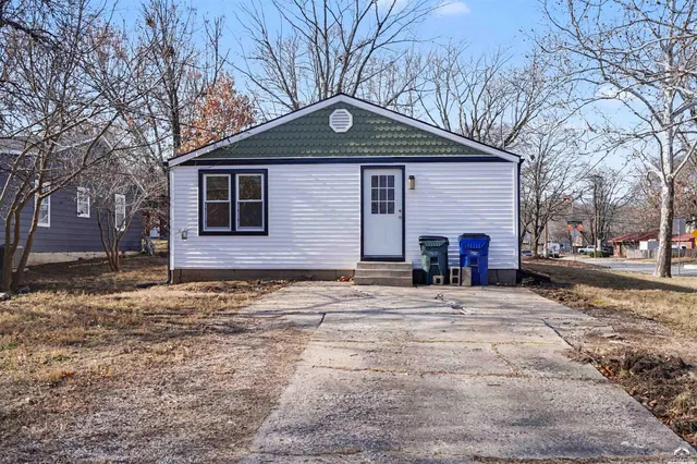 $295,000 | 700 Missouri Street, Lawrence, KS 66044