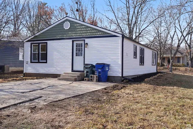 $295,000 | 700 Missouri Street, Lawrence, KS 66044