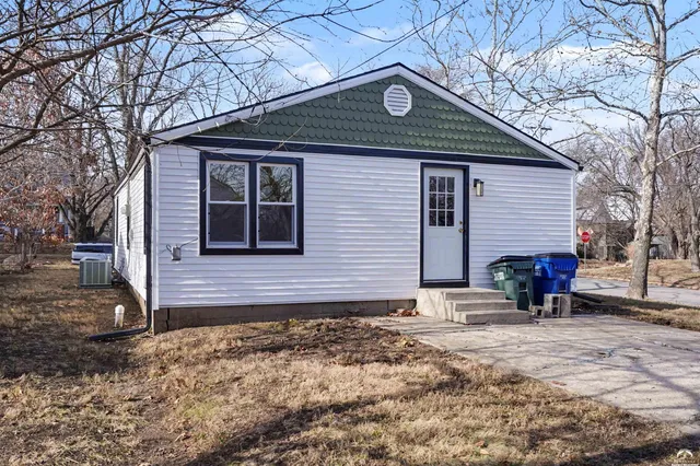 $295,000 | 700 Missouri Street, Lawrence, KS 66044