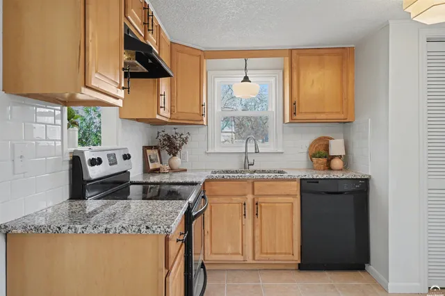 $295,000 | 700 Missouri Street, Lawrence, KS 66044