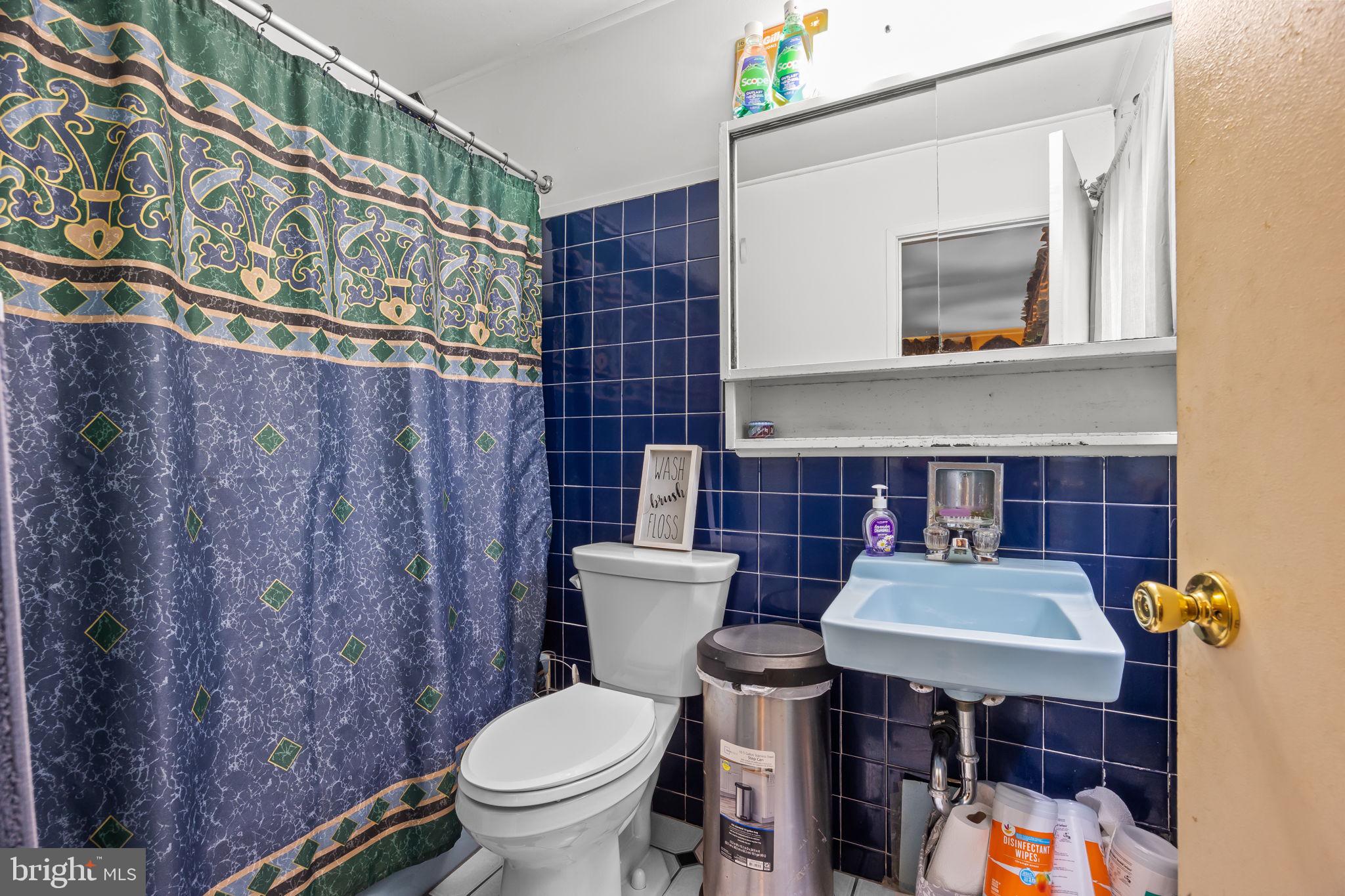 65 Silverspruce Road Levittown, PA 19056 - Photo 22 of 32 a bathroom with a toilet a sink and mirror
