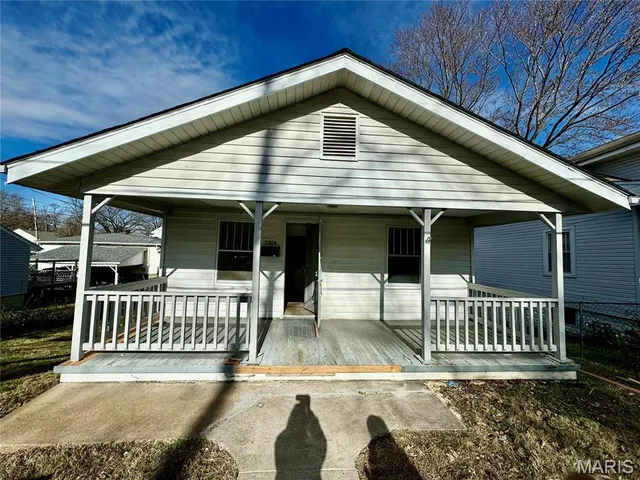 $1,000 | 3304 Fernwood Avenue, Alton, IL 62002