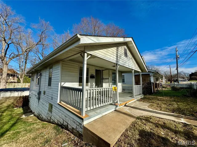 $1,000 | 3304 Fernwood Avenue, Alton, IL 62002