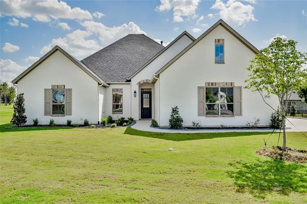 $659,900 | 2719 Village Road, Granbury, TX 76049