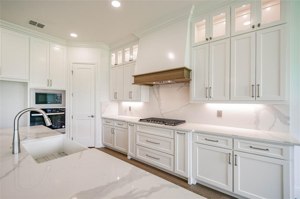 2719 Village Road Granbury, TX 76049 - Photo 12 of 35