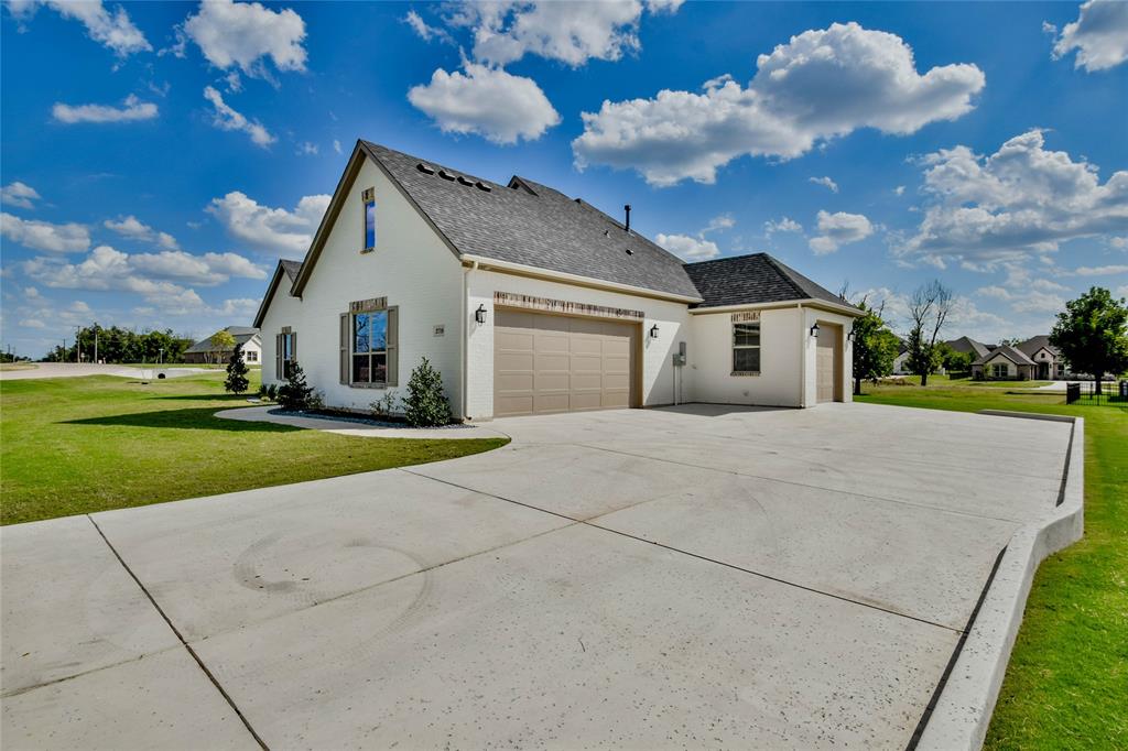 2719 Village Road Granbury, TX 76049 - Photo 2 of 35