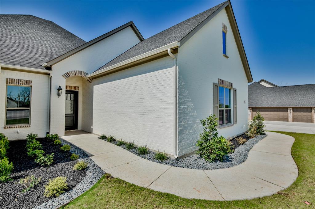 2719 Village Road Granbury, TX 76049 - Photo 3 of 35