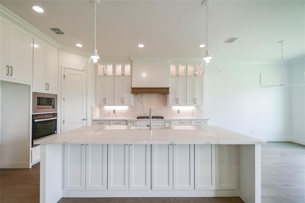 2719 Village Road Granbury, TX 76049 - Photo 9 of 35